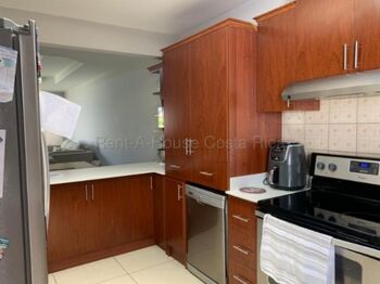 Venta de Casa en Bello Horizonte, Escazú. in San Antonio, Escazú, San José — $250,000 - Photo 4 of 15