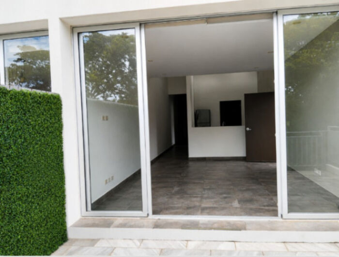 VENTA DE APARTAMENTO CON LÍNEA BLANCA, ESCAZU, GUACHIPELÍN, CONDOMINIO THE IVY - 9847017 en Escazú, San José — $320,000