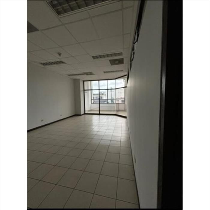 ALQUILER DE LOCAL, HEREDIA, SAN FRANCISCO, CENTRO DE NEGOCIOS PASEO DE LAS FLORES.   en San Francisco, Heredia — $2,032