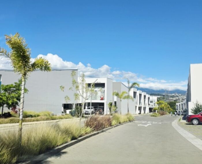 ALQUILER DE CASA AMUEBLADA, SAN JOSE, ESCAZÚ, GUACHIPELIN, CONDOMINIO GUACHIPELIN 3-10 - 9702540 en Escazú, San José — $2,450