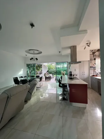 Con piscina casa moderna para Alquiler, en Hacienda Los Reyes. en Guácima, Alajuela — $3,600 - Foto 2 de 15