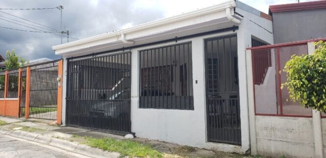 SE VENDE BELLA CASA EN OREAMUNO DE CARTAGO.  in San Rafael, Oreamuno, Cartago — ₡ 60 500 000