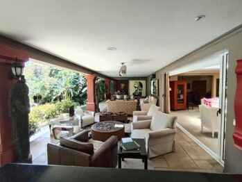 Se vende amplia propiedad de lujo con piscina en San Rafael Escazú 25-1599 en San Rafael, Escazú, San José — $5,500,000 - Foto 5 de 22