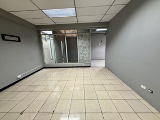 ALQUILER OFICINA CON 5 PARQUEOS EXCLUSIVOS Y ASCENSOR of.3 (MJ) in Carmen, San José — 590 000 ₡ - Photo 4 of 5