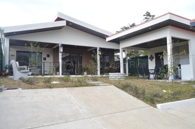 Hermosa casa a la venta con vistas a la montaña  26-1595  en San Pedro, Poás, Alajuela — $210,000