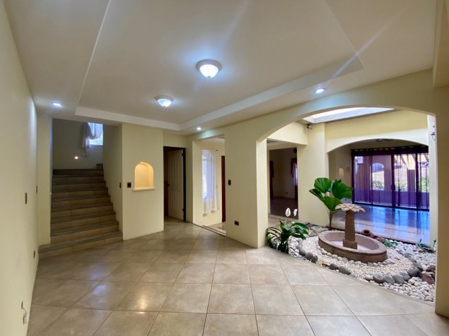 Casa alquilada en Condominio en La Guácima. Veredas del Arroyo en Guácima, Alajuela — $415,000