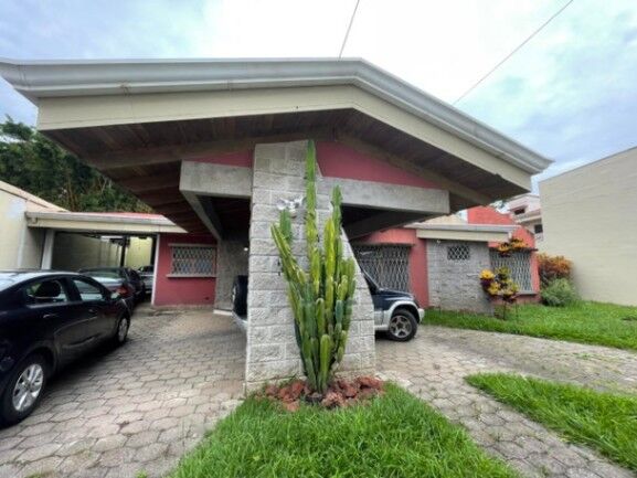 Venta de Casa en Escazú, San José. RAH 26-1099 en San Rafael, Escazú, San José — $443,000