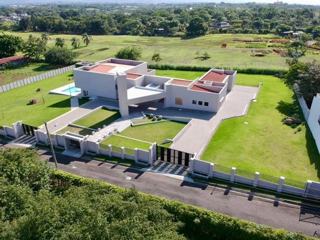 Residencia contemporánea de lujo en Hacienda Los Reyes, La Guácima en Guácima, Alajuela — $2,750,000