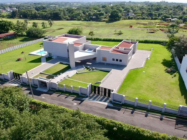 Residencia contemporánea de lujo en Hacienda Los Reyes, La Guácima en Guácima, Alajuela — $2,750,000