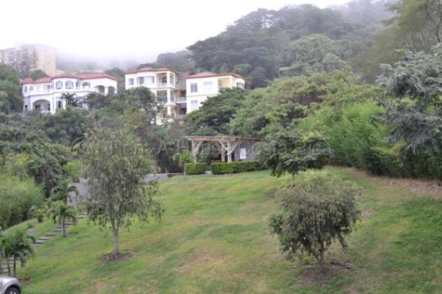 Se alquilla Apartamenrto en Santa ana #26-2123 en Santa Ana, San José — $1,900