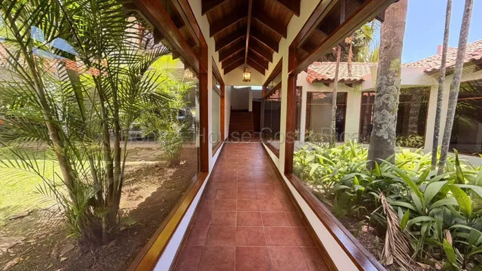 Venta de Casa en Escazú- Jaboncillos. RAH 27-615 en Escazú, San José — $780,000 - Foto 3 de 18