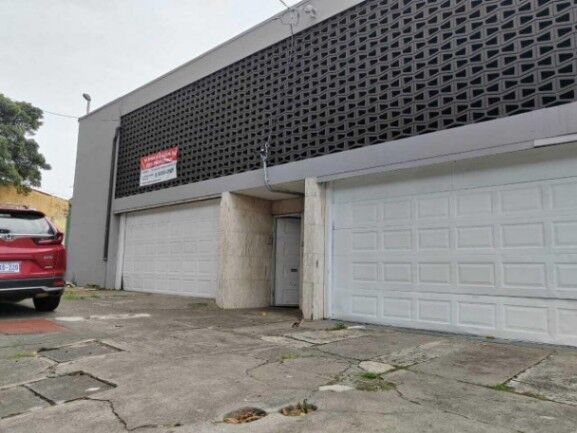 Se vende espacioso apartamento con patio en San José Centro 25-384 in Merced, San José — $220,000