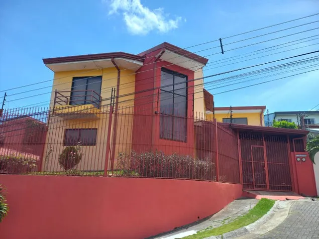 Venta de Espectacular Casa + APTO en Guadalupe-Mata de Plátano. RAH 26-575 en Guadalupe, Goicoechea, San José — ₡ 140 000 000