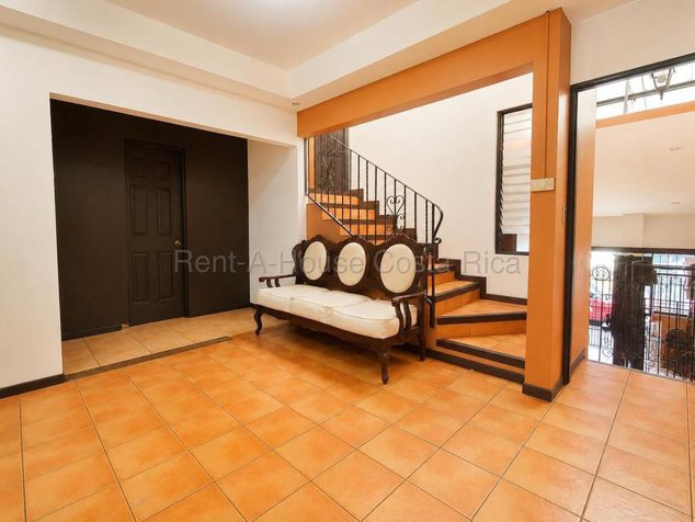 CASA MAS LOCAL COMERCIAL EN VENTA EN MERCEDES HEREDIA in Mercedes, Heredia — ₡ 120 000 000