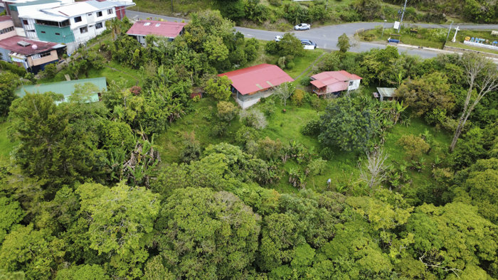 Venta de propiedad con 2 casas en Santa Cruz de Turrialba en Turrialba, Cartago — ₡ 85 000 000 - Foto 2 de 16
