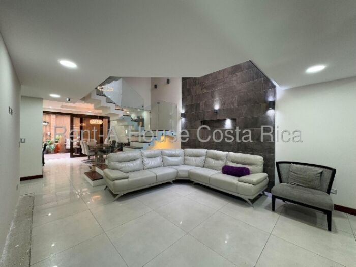 🌟 Casa moderna en condominio – 3 niveles  26-1463   en Pozos, Santa Ana, San José — $3,500