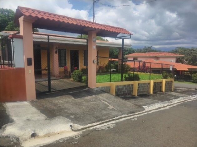 SE VENDE PRECIOSA CASA EN ATENAS.  en Atenas, Alajuela — ₡ 80 000 000