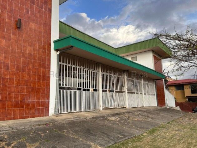Alquiler apartamento amplio con jardín y uso flexible #26-1871 GS in San Rafael, Escazú, San José — $1,350