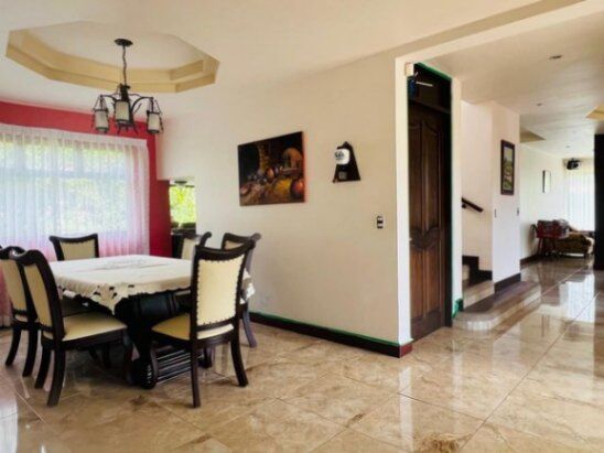 Se vende espaciosa casa con amplio lote en Vazquez de Coronado 25-1283 en San Rafael, Vázquez de Coronado, San José — $750,000