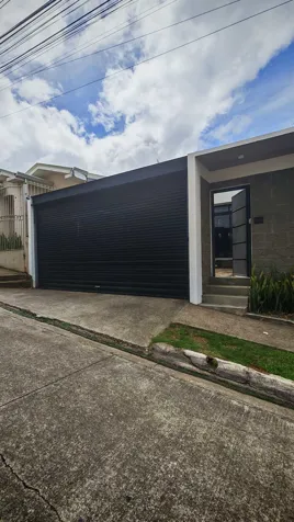 Venta de casa en Curridabat en residencial privado en Sánchez, Curridabat, San José — ₡ 135 000 000