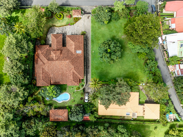 Lujo y Naturaleza en Santa Ana: Casa con Piscina y Casa de Huéspedes in Uruca, Santa Ana, San José — $1,400,000 - Photo 2 of 80