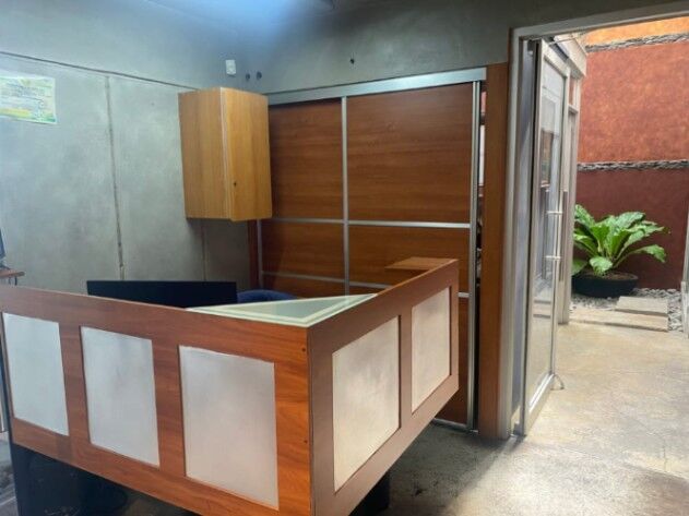 VENDO EDIFICIO DE OFICINAS EN POZOS-SANTA ANA. en Pozos, Santa Ana, San José — $325,000