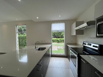 Viva rodeado de naturaleza y comodidad! 🏡🌿Lindora en Pozos, Santa Ana, San José — $1,450 - Foto 4 de 13
