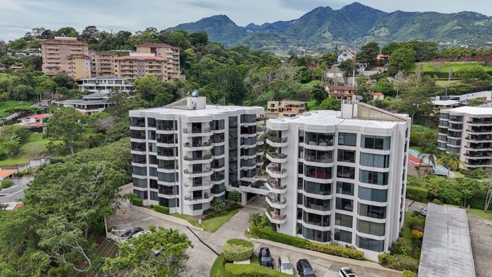 Apartamento Remodelado de 3 Hab en Condominio Vistas de Mayorca en San Rafael, Escazú, San José — ₡ 175 000 000 - Foto 3 de 34