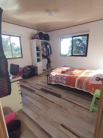Hermosa casa en la Montaña en Ave del Paraíso  en Ángeles, San Rafael, Heredia — $400,000