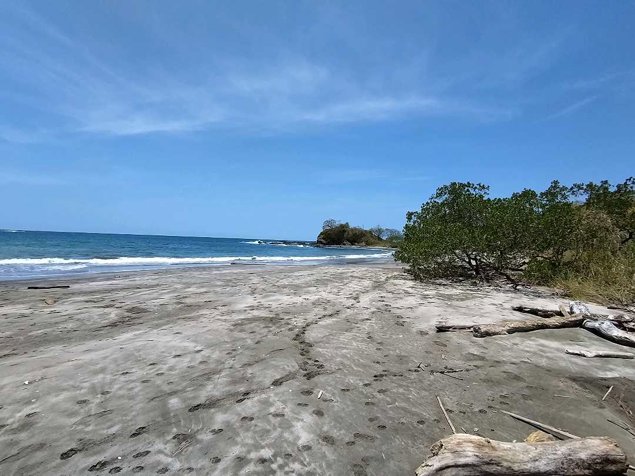 Ocean front Concesion aproved at Playa Pitahaya en Cuajiniquil, Santa Cruz, Guanacaste — $1,900,000 - Foto 3 de 18