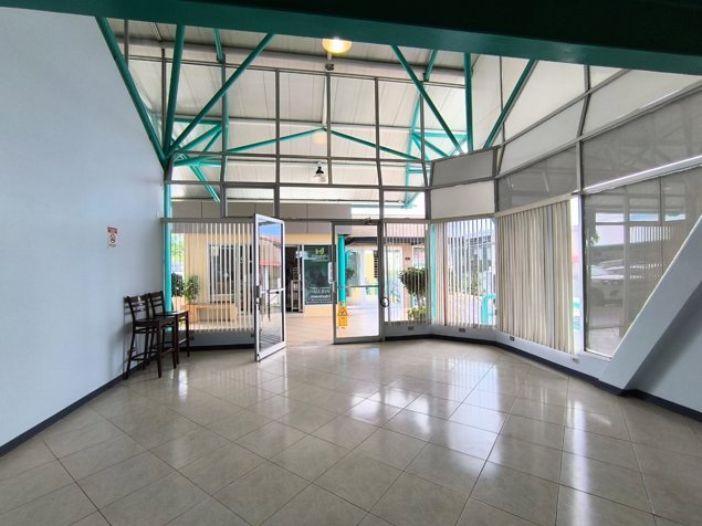 Se Alquila Local ,Centro Comercial ,Santa Barbara de Heredia Centro. en Santa Bárbara, Heredia — $1,300 - Foto 2 de 8