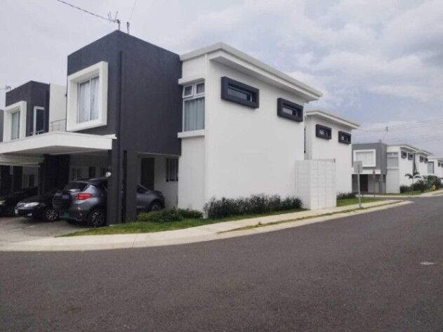 Venta de Casa en San Francisco de Heredia. RAH 25-64 in San Francisco, Heredia — $245,000