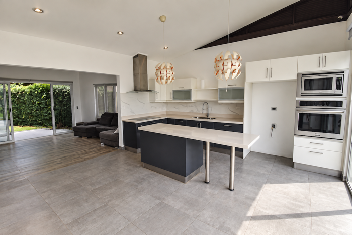 Casa de 3 Habitaciones en Condominio Veredas del Arroyo en Guácima, Alajuela — $1,900 - Foto 3 de 18