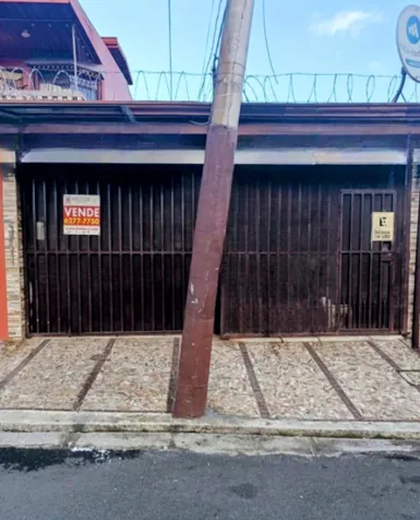 HOUSE FOR SALE WITH MIXED-USE ZONING, SAN JOSÉ, DESAMPARADOS, VIZCAYA in Desamparados, San José — ₡ 75 000 000