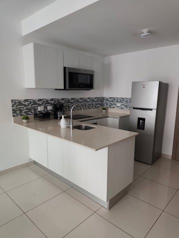 ALQUILER APARTAMENTO EN TORRE CONDOMINIO TIBAS CINCO ESQUINAS in Cinco Esquinas, Tibás, San José — $1,150 - Photo 2 of 11