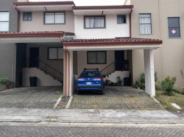 Venta de Casa con patio en Santo Domingo Heredia en Santo Domingo, Heredia — ₡ 105 000 000