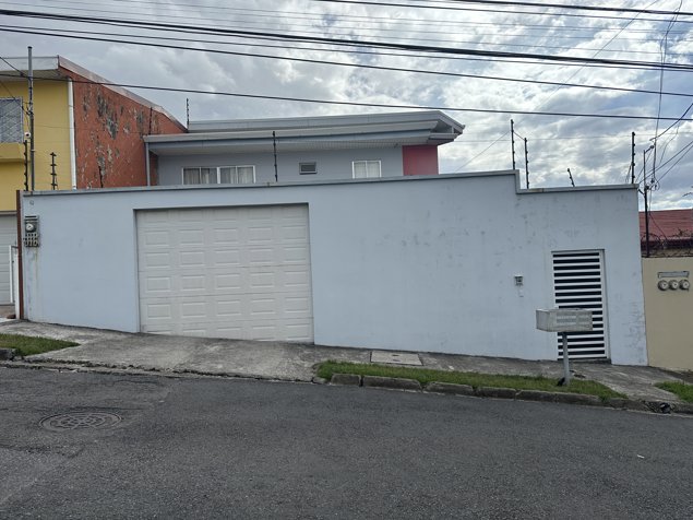 HEMOSA CASA EN VENTA EN LOS COLEGIOS DE MORAVIA in San Vicente, Moravia, San José — ₡ 144 000 000 - Photo 2 of 27