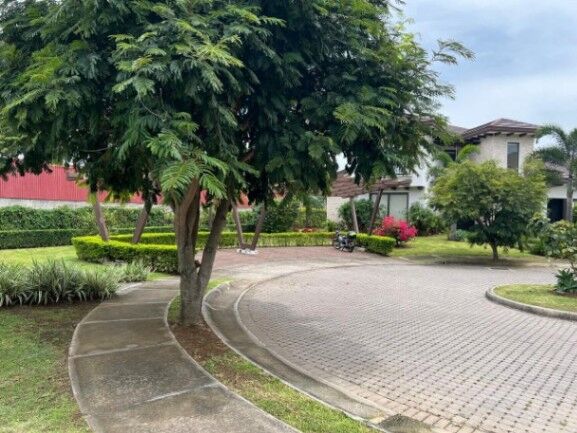 Se vende lote de 651m2 en condominio de Uruca Santa Ana 25-514 in Uruca, Santa Ana, San José — $245,000