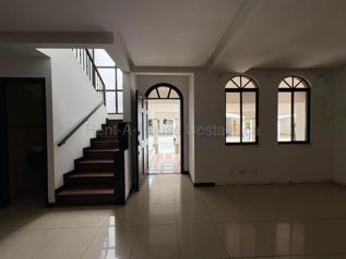 Venta de Casa en Pozos de Santa Ana. RAH 27-561 OPORTUNIDAD ÚNICA in Pozos, Santa Ana, San José — $310,000 - Photo 5 of 15