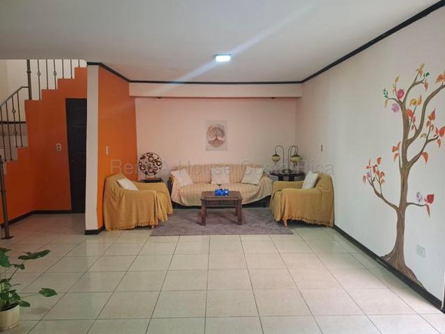 Venta de Casa en Guadalupe-Mata de Plátano. RAH 27-482 en Mata de Plátano, Goicoechea, San José — $194,000 - Foto 3 de 13