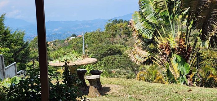 House for Sale in El Cajón de Grecia in Grecia, Alajuela — ₡ 220 000 000 - Photo 2 of 8