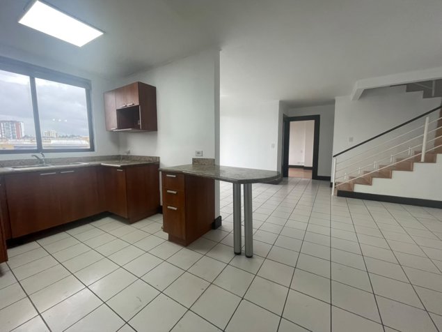 Venta de Oportunidad PentHouse Brisas del Oeste en Mata Redonda, San José — $225,000 - Foto 3 de 35