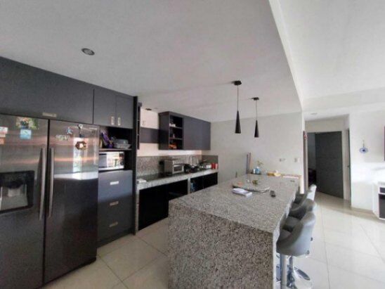 Se vende moderna casa de 2 plantas con terraza en Alajuela 26-142 in Alajuela — $395,000