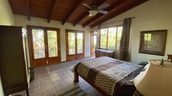 Se vende espaciosa casa en San Antonio Escazú 26-1567 en San Antonio, Escazú, San José — $279,000 - Foto 5 de 24