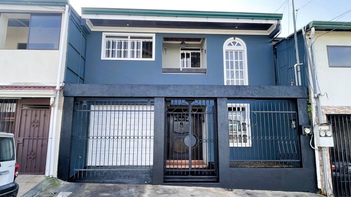 SE VENDE CASA DE DOS PISOS EN SAN RAMÓN, ALAJUELA en San Ramón, Alajuela — $205,000 - Foto 3 de 43