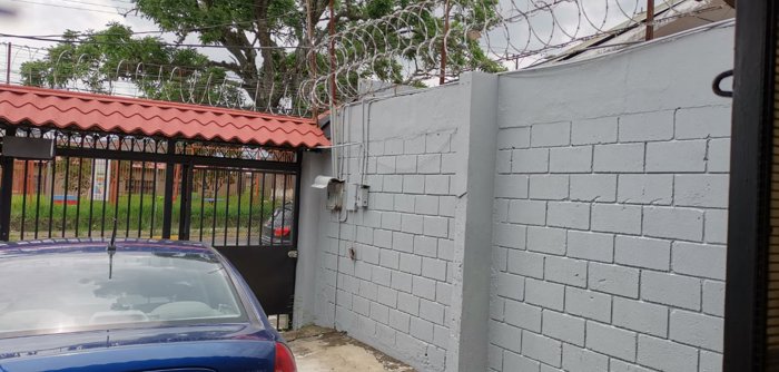 Se vende propiedad con dos apartamentos en Goicochea en San Francisco, Goicoechea, San José — $266,800 - Foto 3 de 44