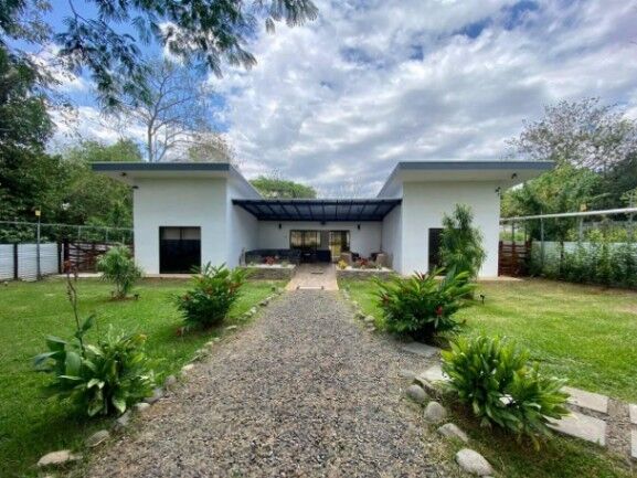 Se vende casa de lujo con 1,950m2 en Guácima Alajuela 25-308 en Guácima, Alajuela — $375,000