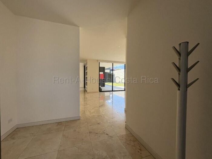 Se alquila casa en Pozos Santa Ana 26-1654 en Pozos, Santa Ana, San José — $3,500