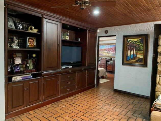 Casa con Amplio Jardín y Terraza en Escazú #25-1835 GS en San Rafael, Escazú, San José — $800,000