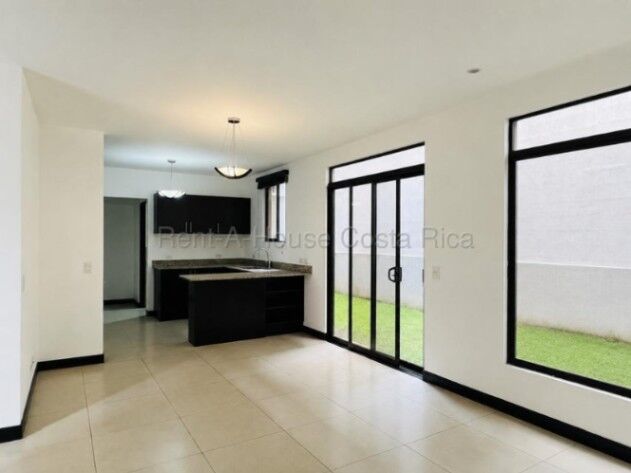 CASA EN VENTA EN HEREDIA ULLOA in Ulloa, Heredia — ₡ 108 000 000
